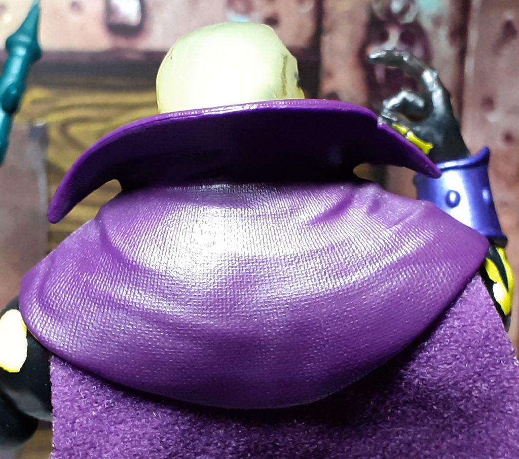 A close up look at the back of Scare Glow's collar. This is moulded in a purple plastic and has quite a lot of detail. The texture of the fabric can be seen for example.