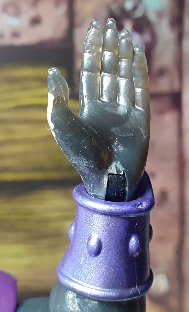The flat hand that comes with the Scare Glow figure. Viewed from the palm side, the background can be seen through the semi-transparent plastic of the hand.