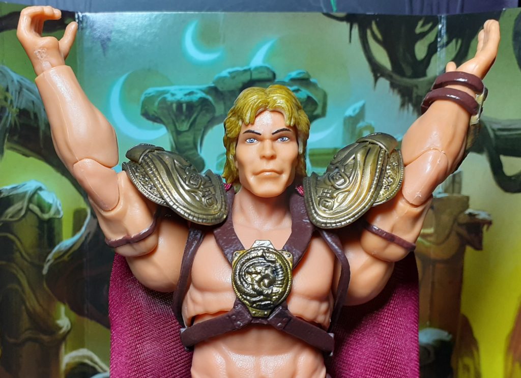 The 1987 Movie He-Man figure posed with its arms up in the air. Just to show this is possible to do with the armour on. However, the shoulder pauldrons are pushed up as well to achieve this.